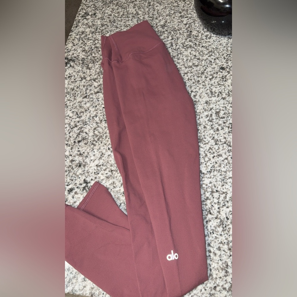 ALO Yoga Women's Straight Leg Pants in Mauve